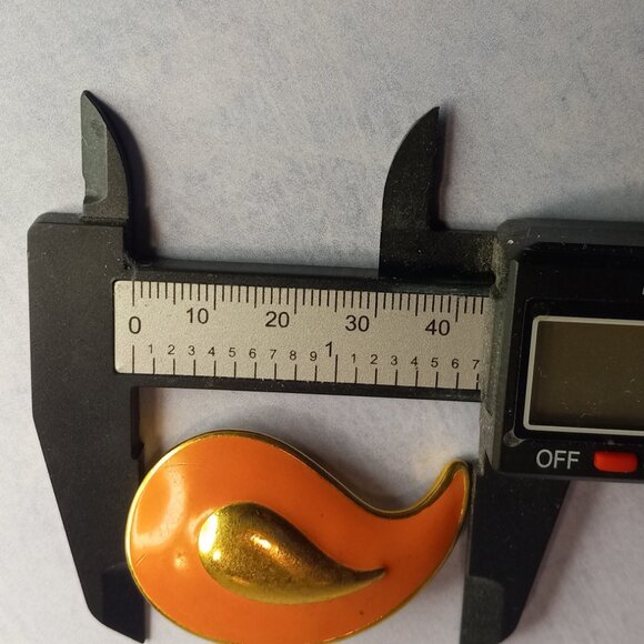 YSL Yves Saint Laurent Earring Peachy Pink Gold Paisley (Single) - Picture 7 of 7